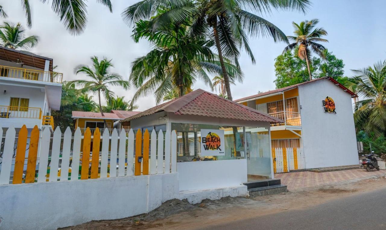 Beach Walk Resort Morjim Exterior photo
