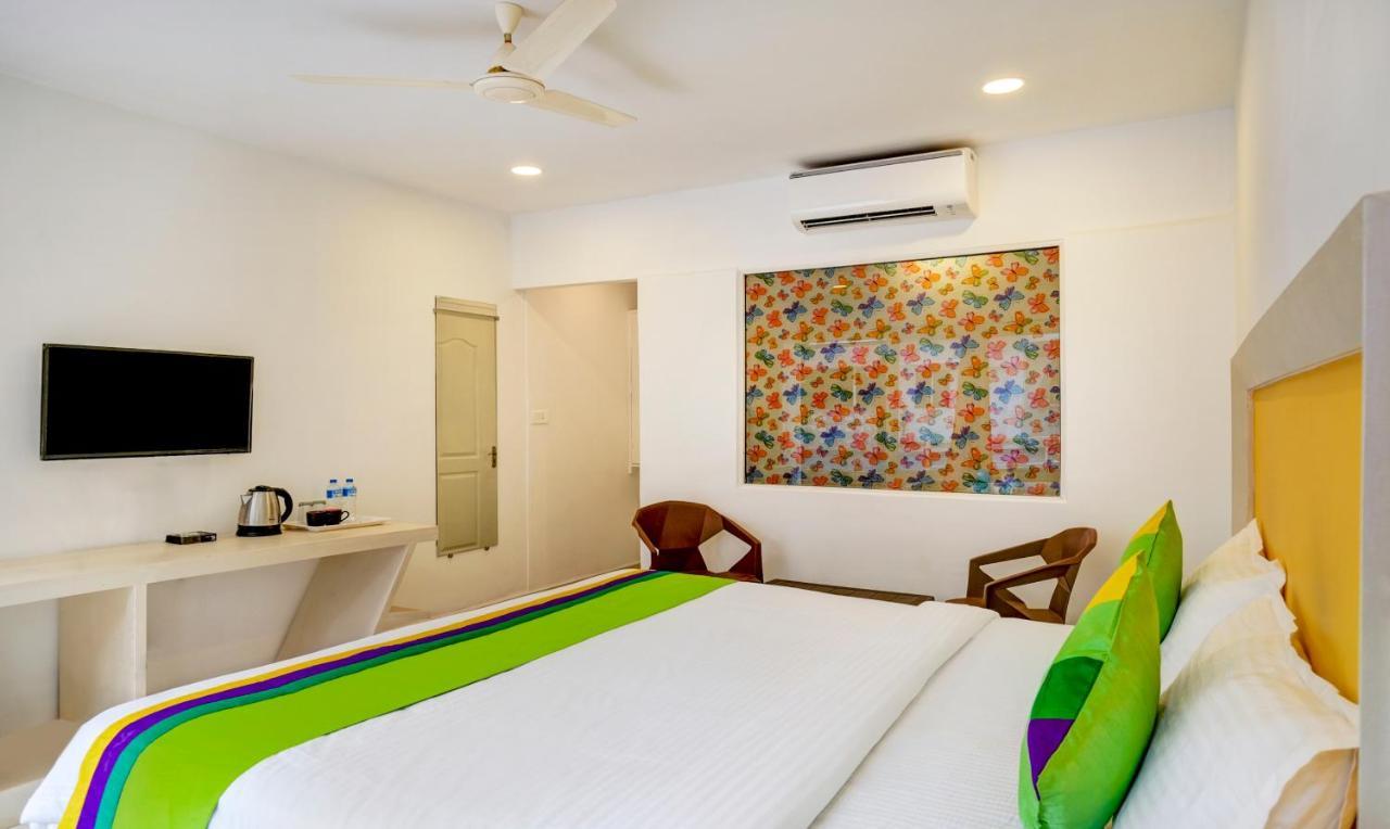 Beach Walk Resort Morjim Exterior photo